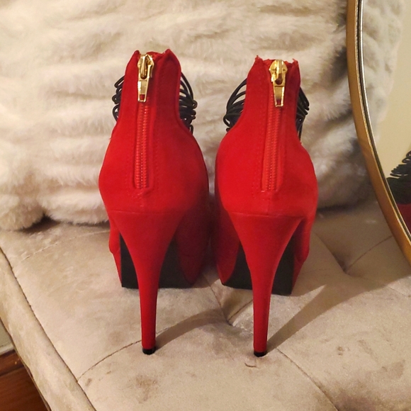 Shi By Journeys Elegant Red Women's Heels - Picture 4 of 12